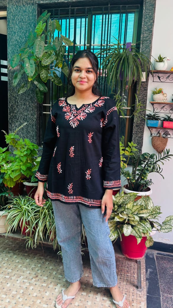 Sunset Bloom embroidery Black and orange Short top