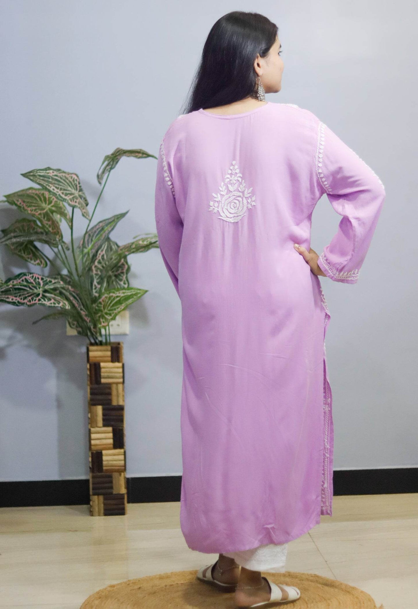Lavender Rose Embroidered Chikankari Kurti. - CandiRobes