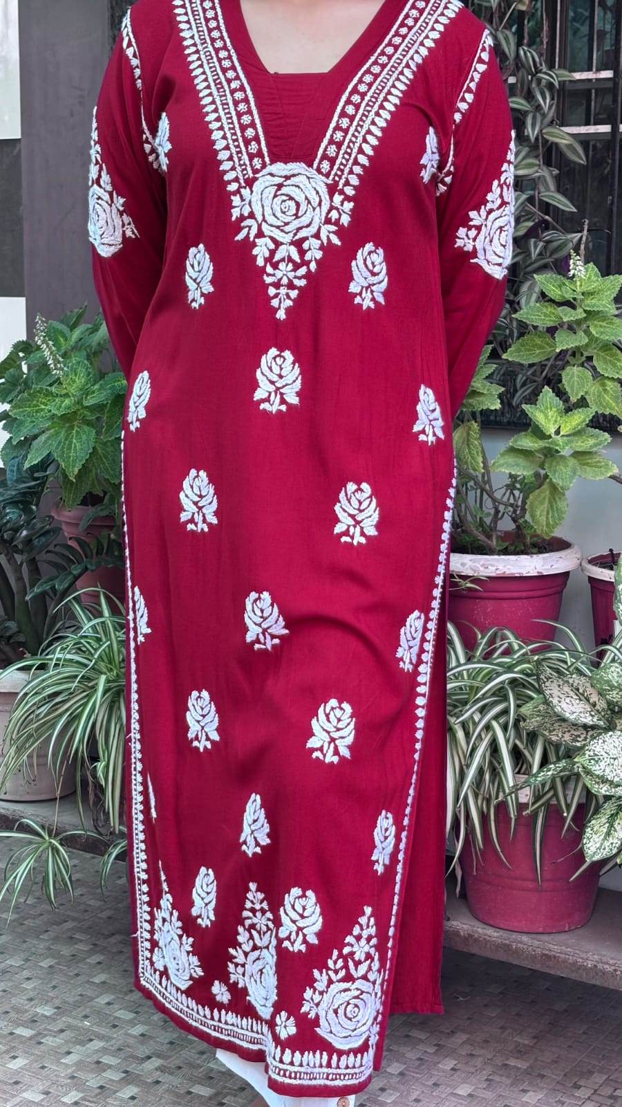 Maroon Rose desine Embroidered Chikankari Kurti. - CandiRobes