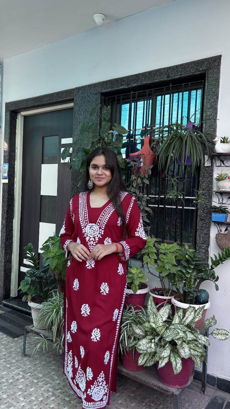Maroon Rose desine Embroidered Chikankari Kurti. - CandiRobes