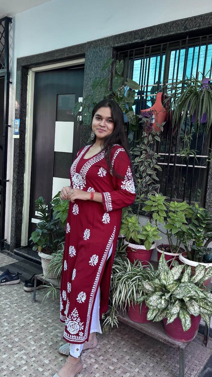Maroon Rose desine Embroidered Chikankari Kurti. - CandiRobes
