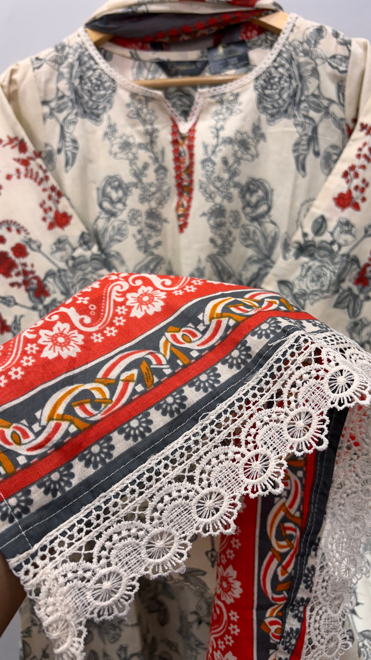 Lawn Suit Set – Cream Rust Floral