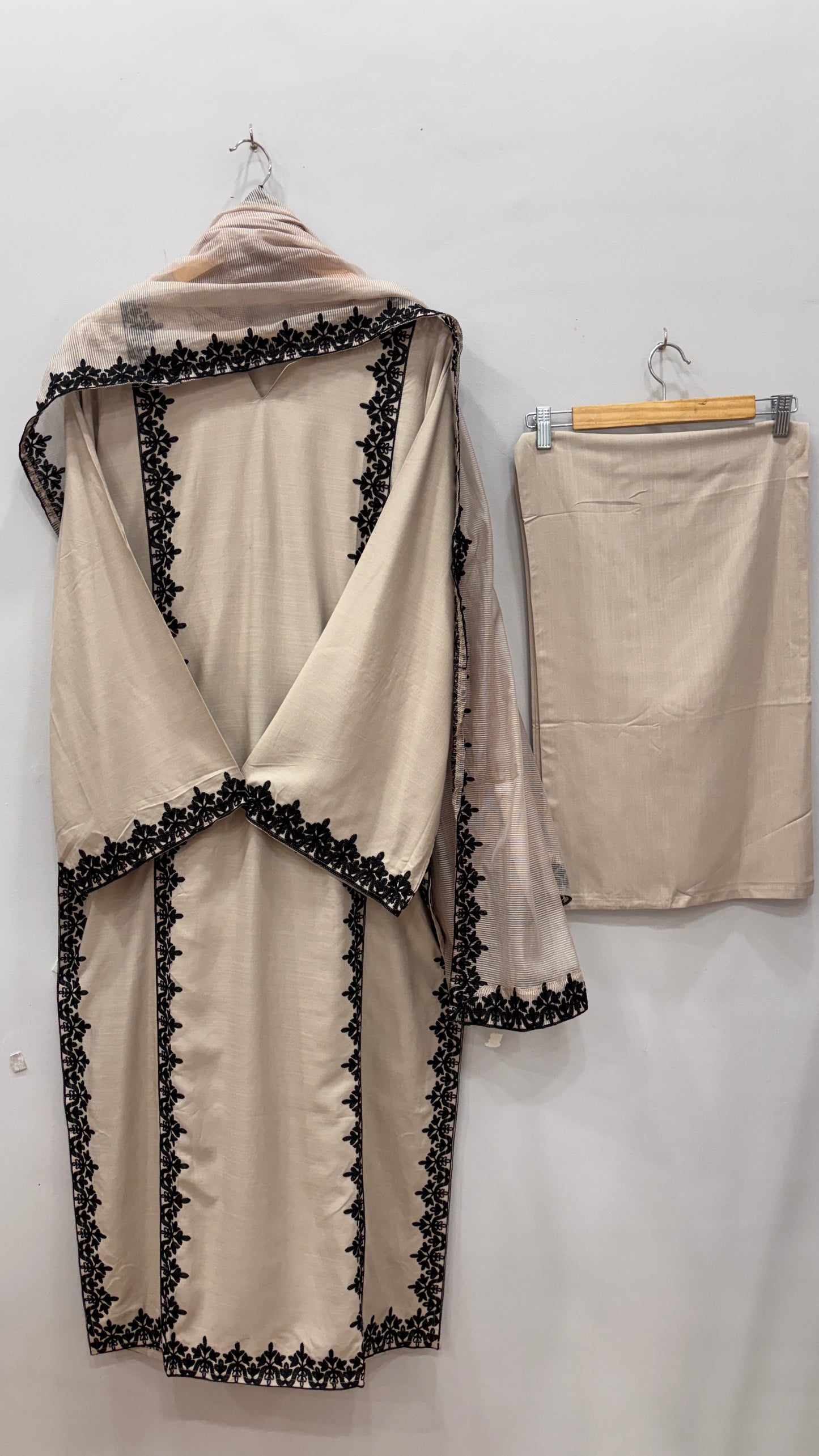 Noir Bloom Kurta Pant Set ⭐