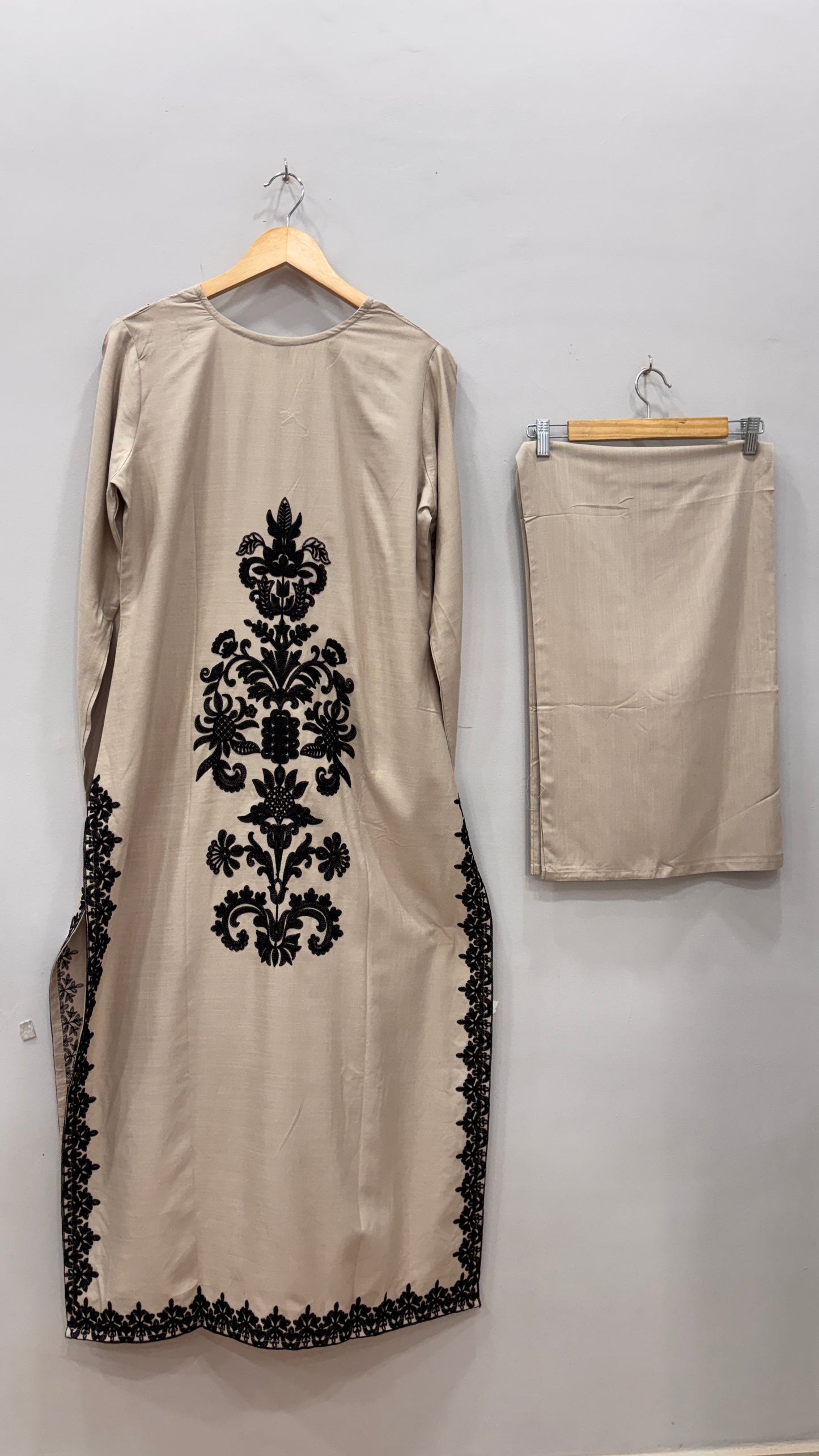 Noir Bloom Kurta Pant Set ⭐