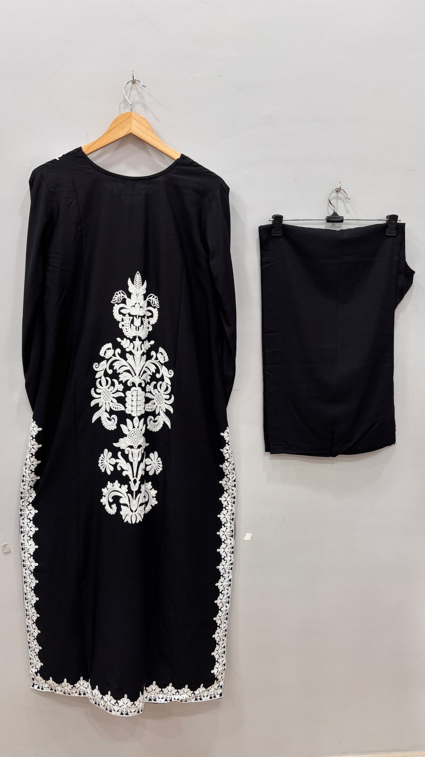 Noir Bloom Kurta Pant Set 🖤✨