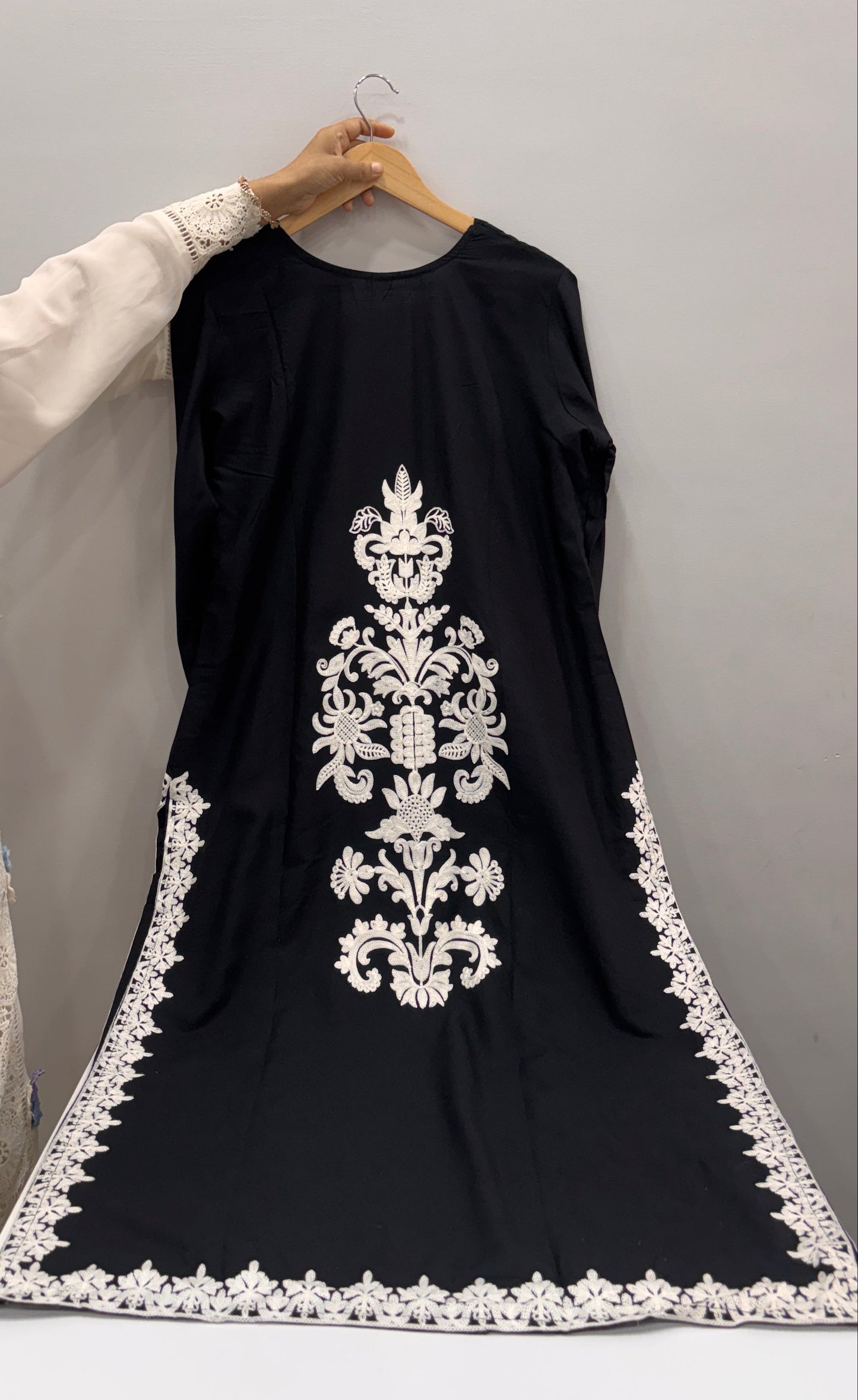 Noir Bloom Kurta Pant Set 🖤✨