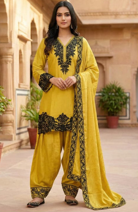 Embroidered Kurti Set