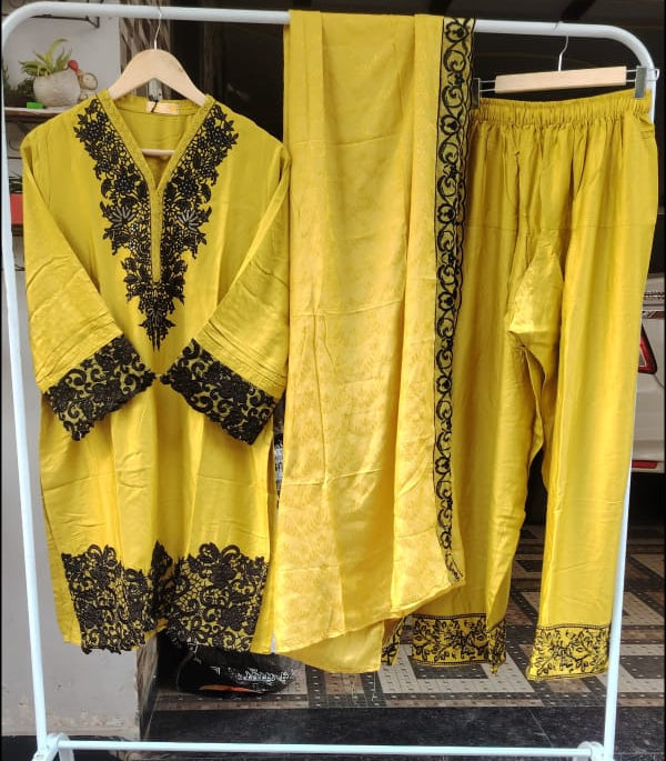 Embroidered Kurti Set