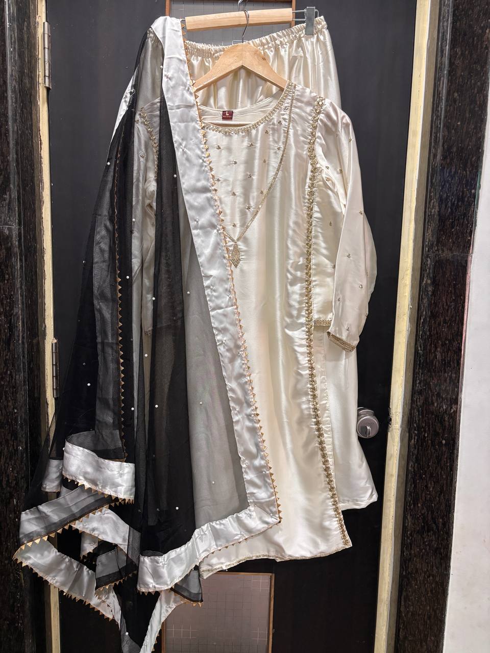 Ivory Silk Kurta Pant Set with Black Organza Dupatta & Zari Work