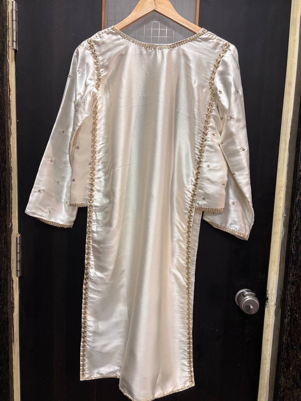 Ivory Silk Kurta Pant Set with Black Organza Dupatta & Zari Work