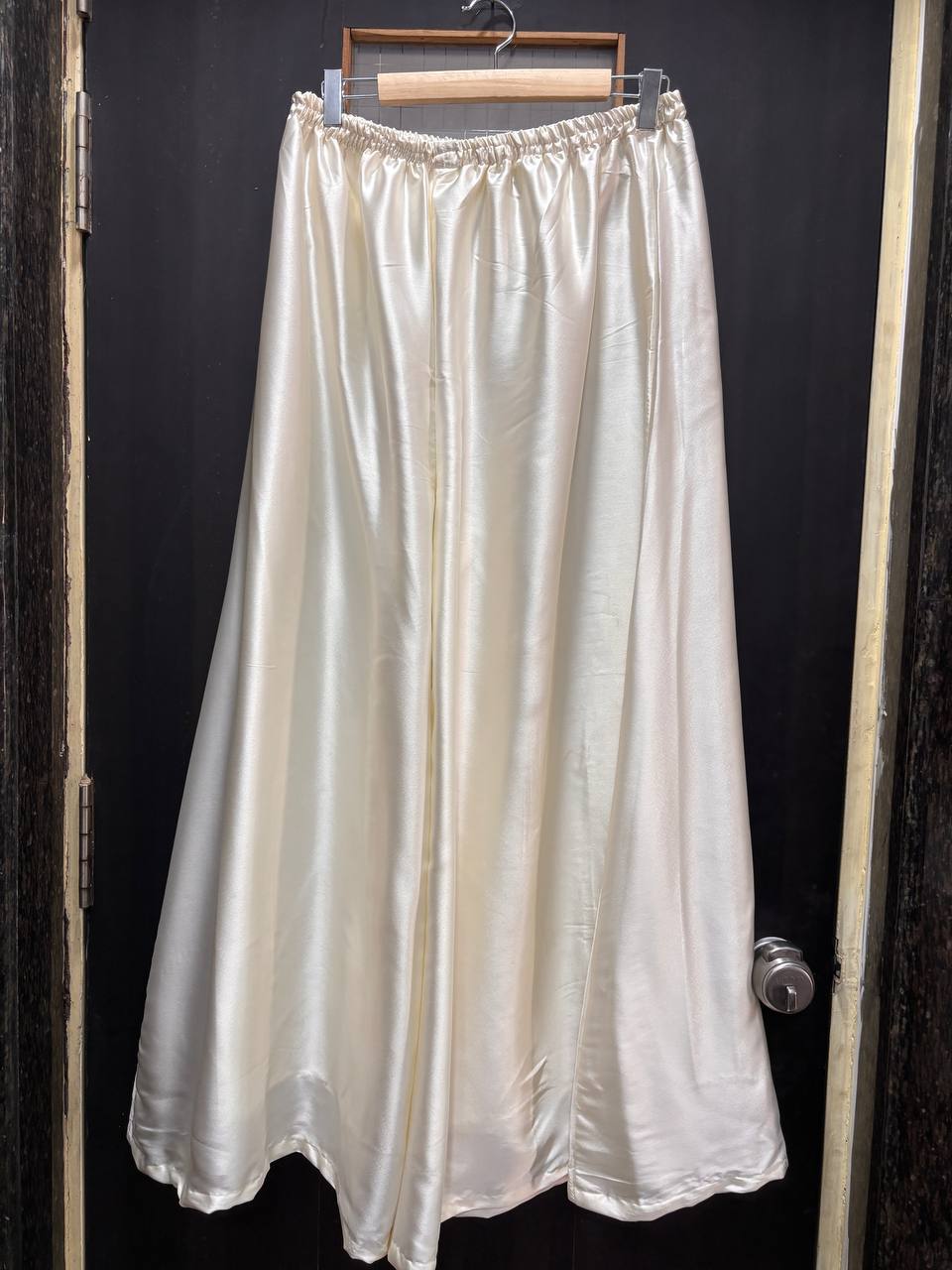 Ivory Silk Kurta Pant Set with Black Organza Dupatta & Zari Work