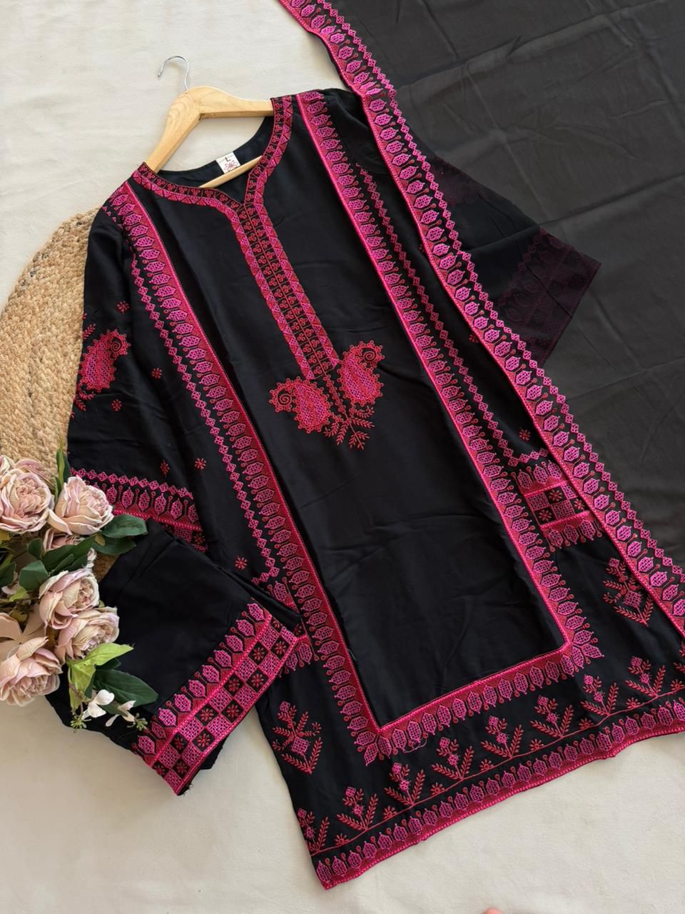 Florent Signature Embroidered Farshi Kurta Set – Black Pink