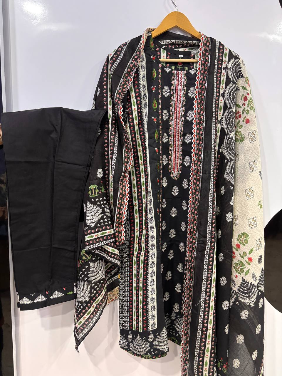 Jihan Premium Embroidered Suit Collection – Classic Black