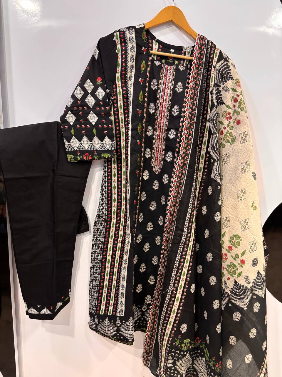Jihan Premium Embroidered Suit Collection – Classic Black