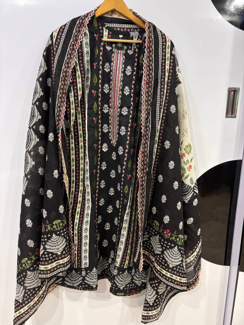 Jihan Premium Embroidered Suit Collection – Classic Black