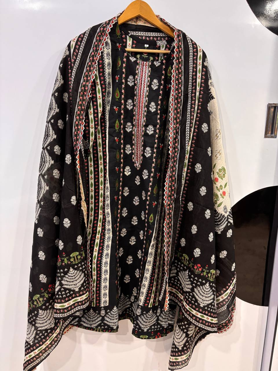 Jihan Premium Embroidered Suit Collection – Classic Black
