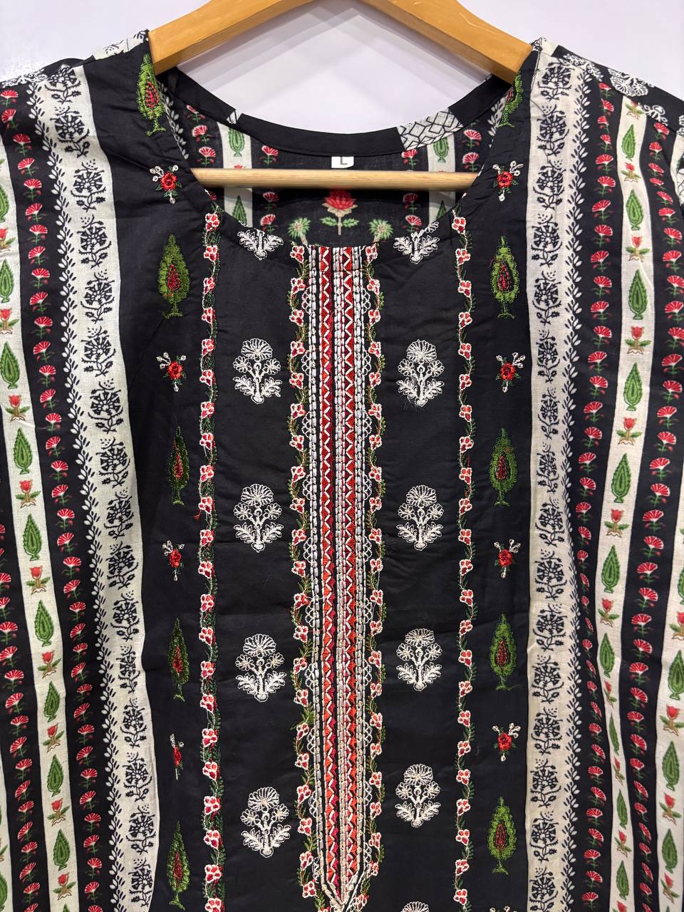 Jihan Premium Embroidered Suit Collection – Classic Black