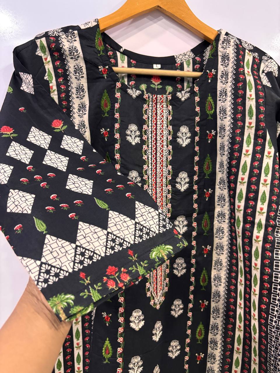 Jihan Premium Embroidered Suit Collection – Classic Black