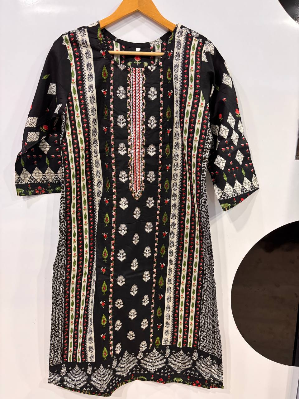 Jihan Premium Embroidered Suit Collection – Classic Black