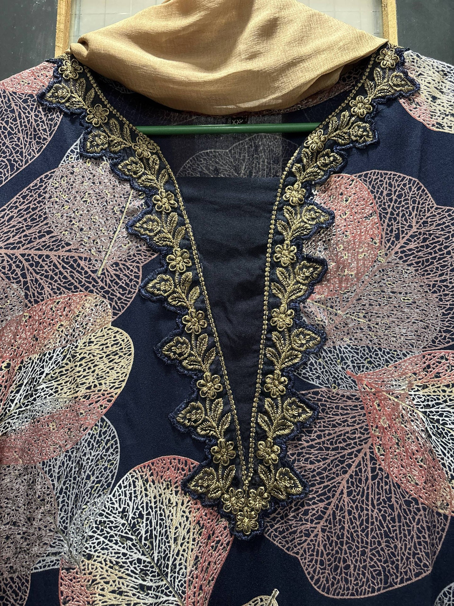 Leaf Cutwork Suit Set – Navy Gold